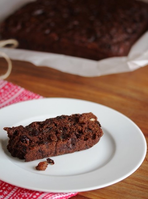 chocolate fruit christmas cake4 web