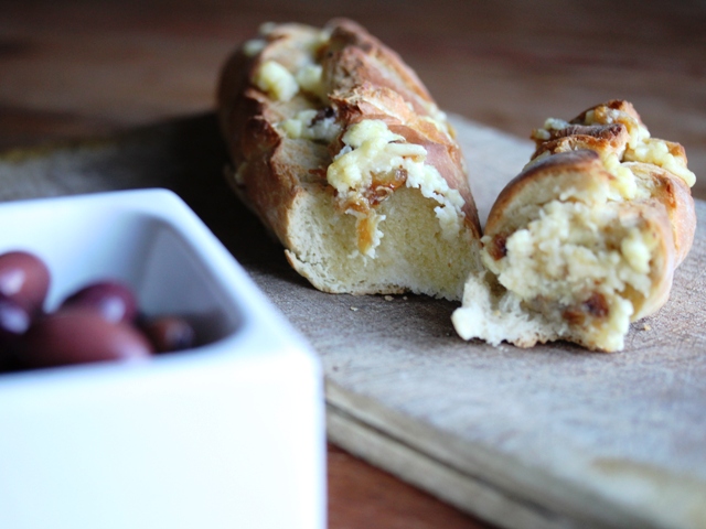 garlic bread with olives