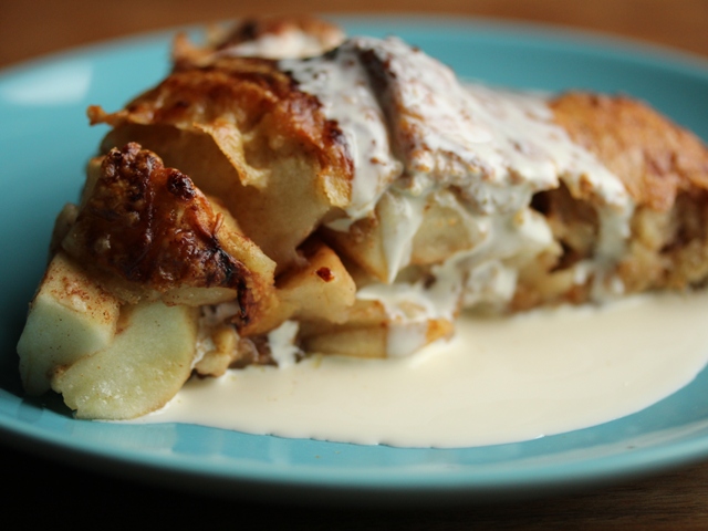 cheddar and apple rough puff pie2