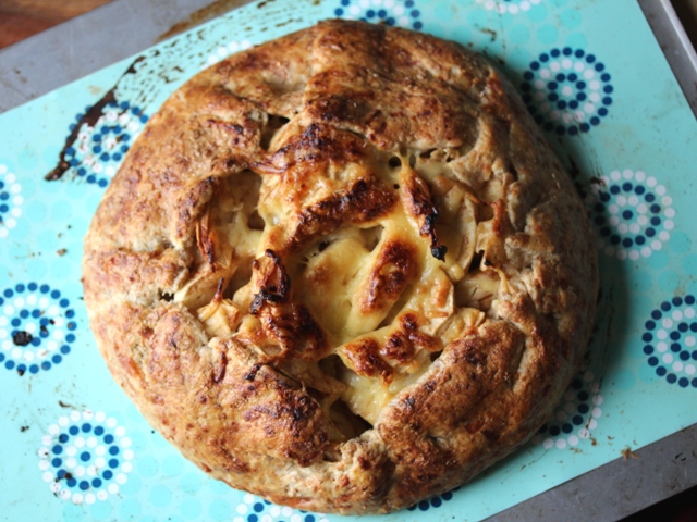 cheddar and apple rough puff pie3