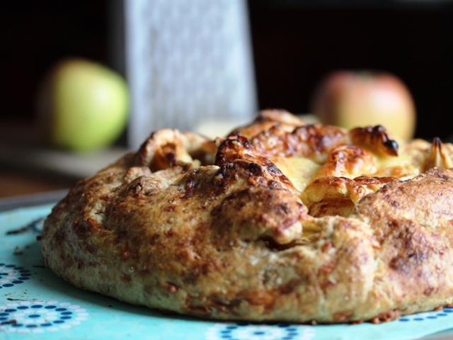 cheddar and apple rough puff pie4