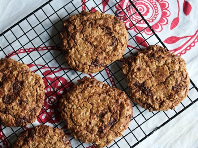 oat ginger and chocolate cookies3